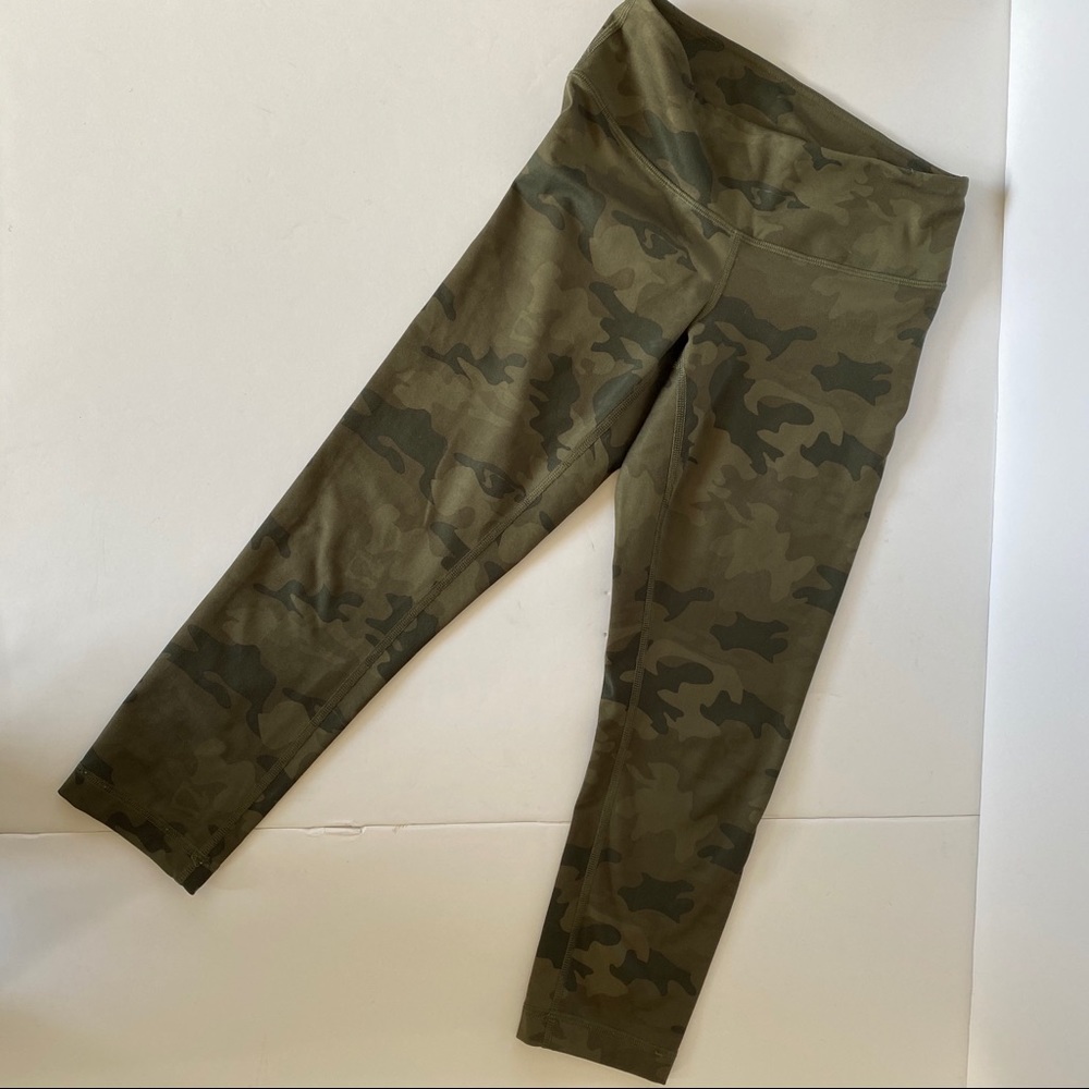 Lululemon RARE Crop Leggings Green Camo 2 pocket - Picture 3 of 8